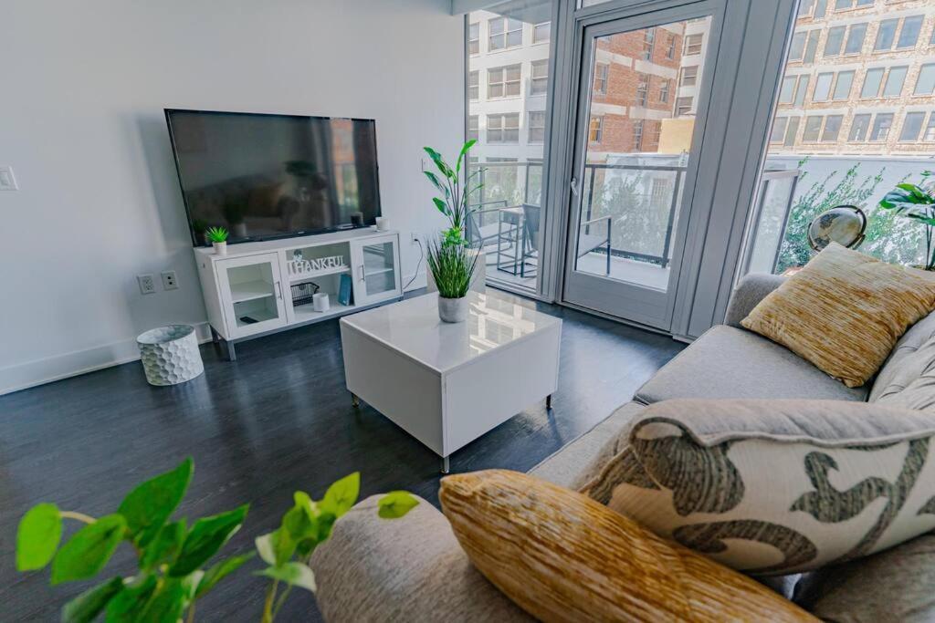 Downtown Paradise Escape With 2 Pools / Hot Tubs Apartment Los Angeles Exterior photo