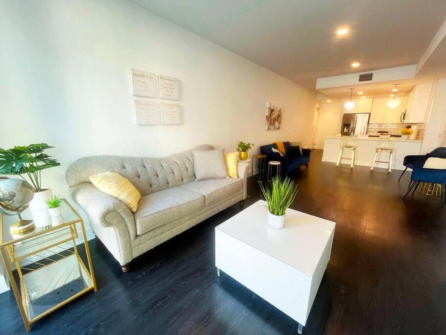 Downtown Paradise Escape With 2 Pools / Hot Tubs Apartment Los Angeles Exterior photo